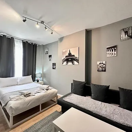 Light Budget Studio Apartment On Edgware Road, Central London